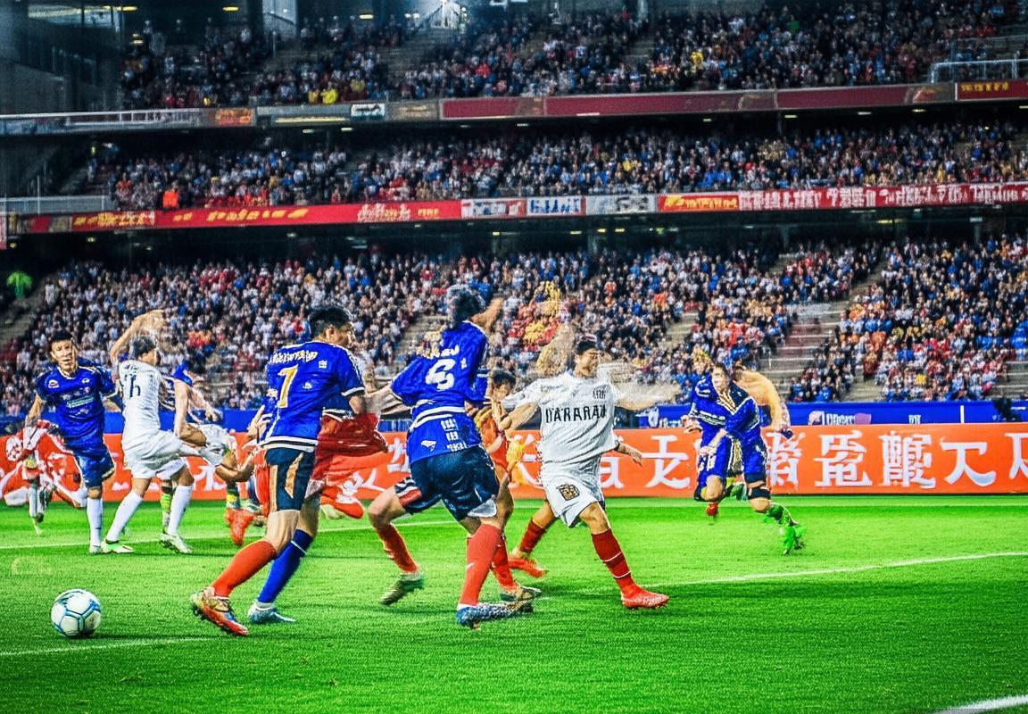 2018富力权健巅峰对决：战术解析与精彩瞬间回顾(图2)